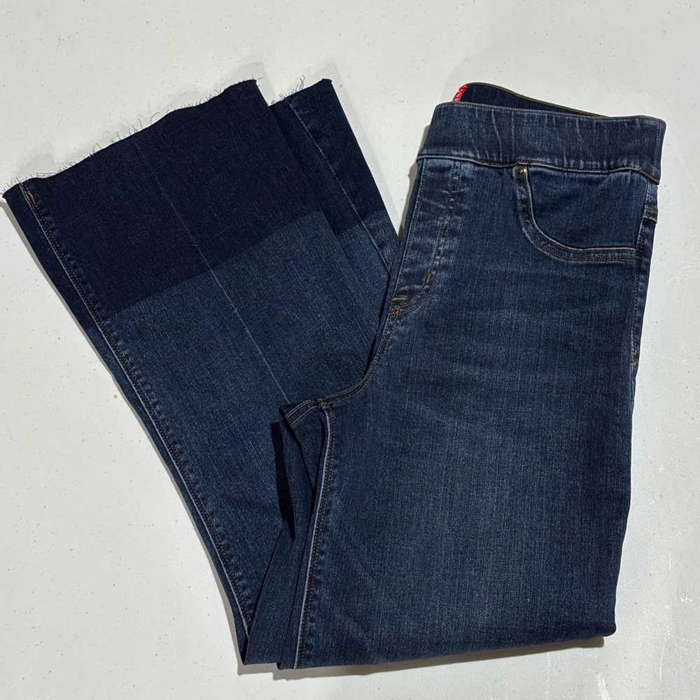 SPANX Cropped Flare Jeans, Two Tone Denim, Medium - Picture 3 of 7